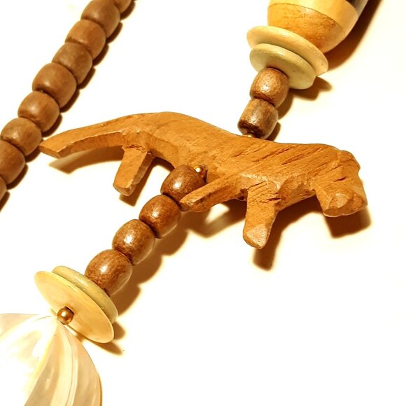 Safari Tribal Carved Lion Giraffe Elephant MOP Shell Wood Bead Necklace - Picture 3 of 7